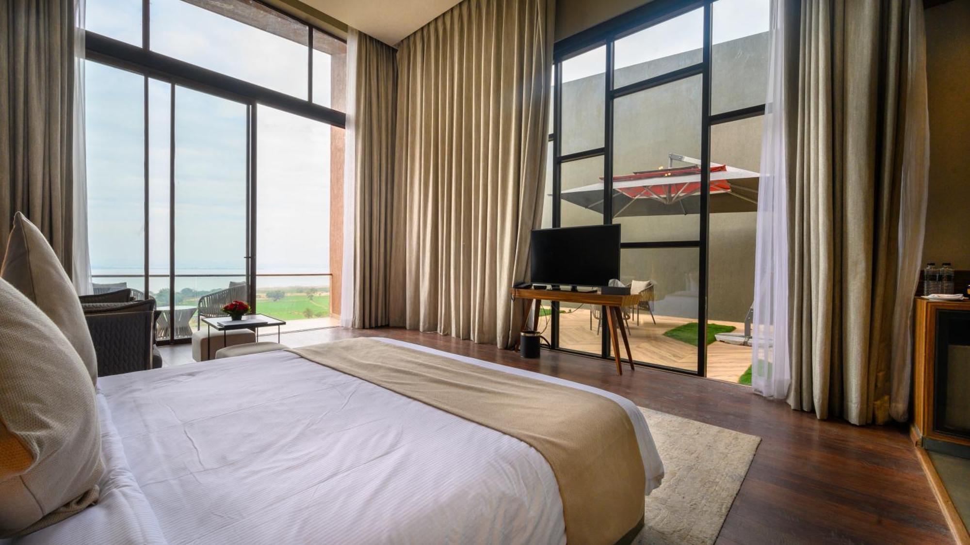 Aria Resort & Spa Нашик Екстериор снимка